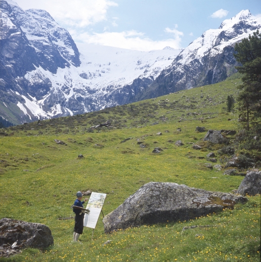 Otto Flechtenmacher vor Schneegipfeln